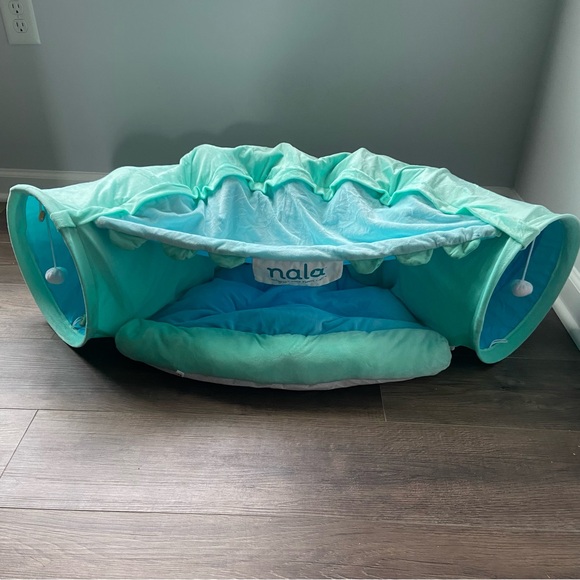 Nala Cat Tunnel Bed - Picture 1 of 8